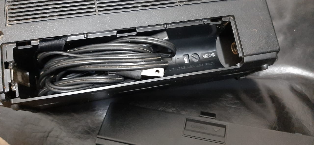 RÁDIO ANTIGO SANYO 8600 VENDO