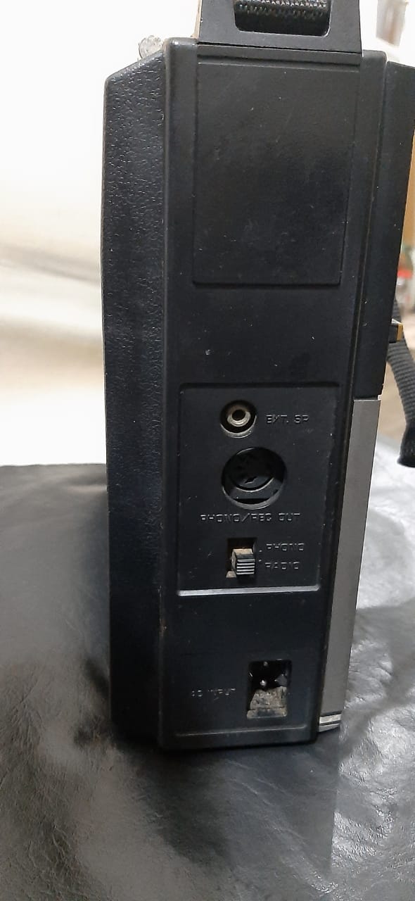 RÁDIO ANTIGO SANYO 8600 VENDO