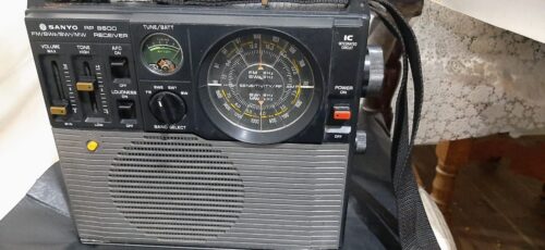 RÁDIO ANTIGO SANYO 8600 VENDO