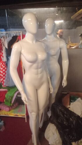 Gôndolas Prateleiras Manequins e outros