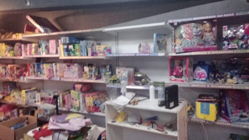 Gôndolas Prateleiras Manequins e outros