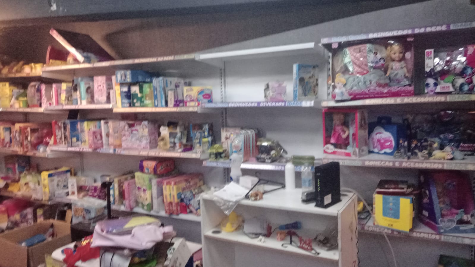 Gôndolas Prateleiras Manequins e outros